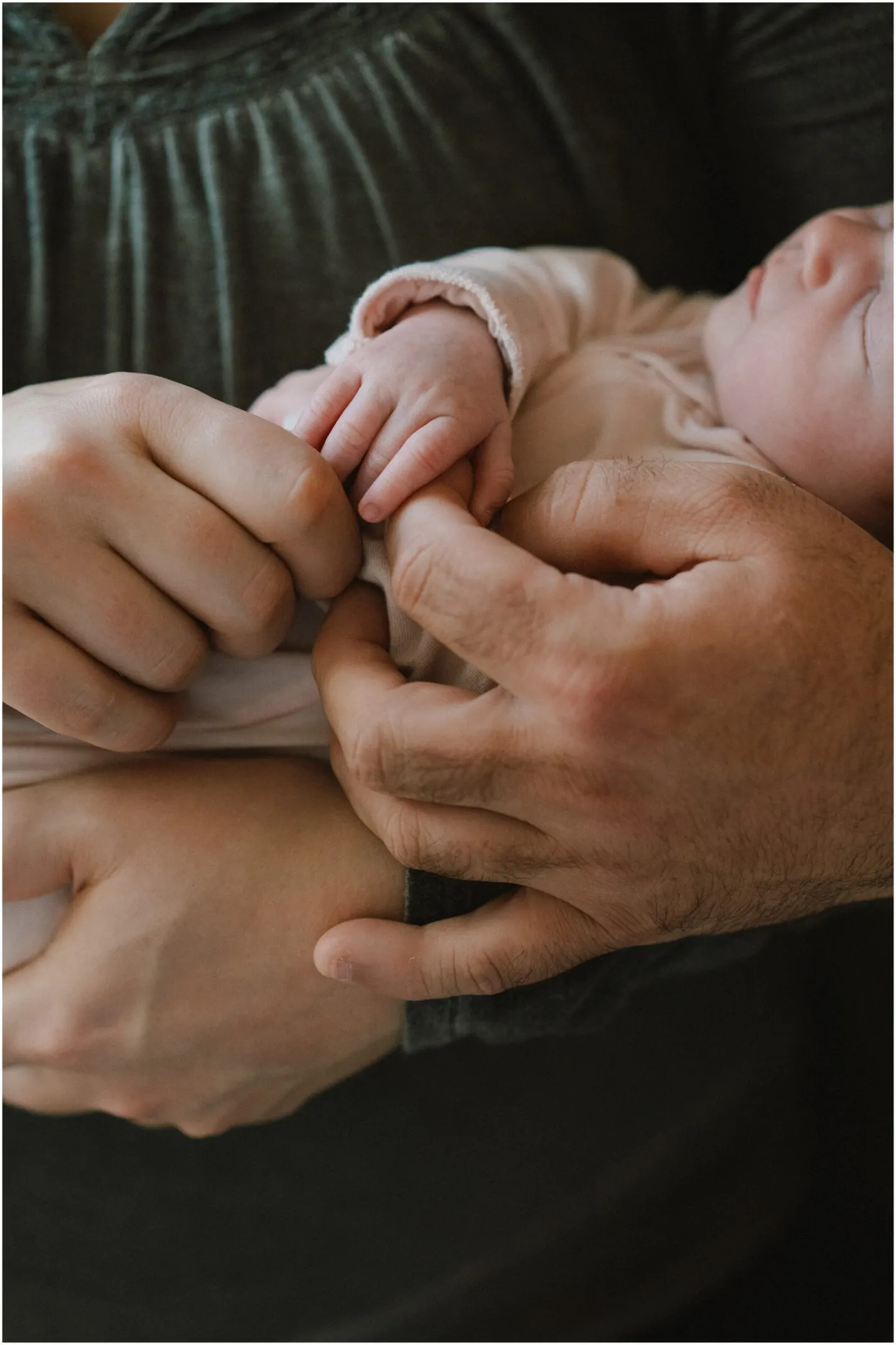 Winter newborn photos in Richmond, VA