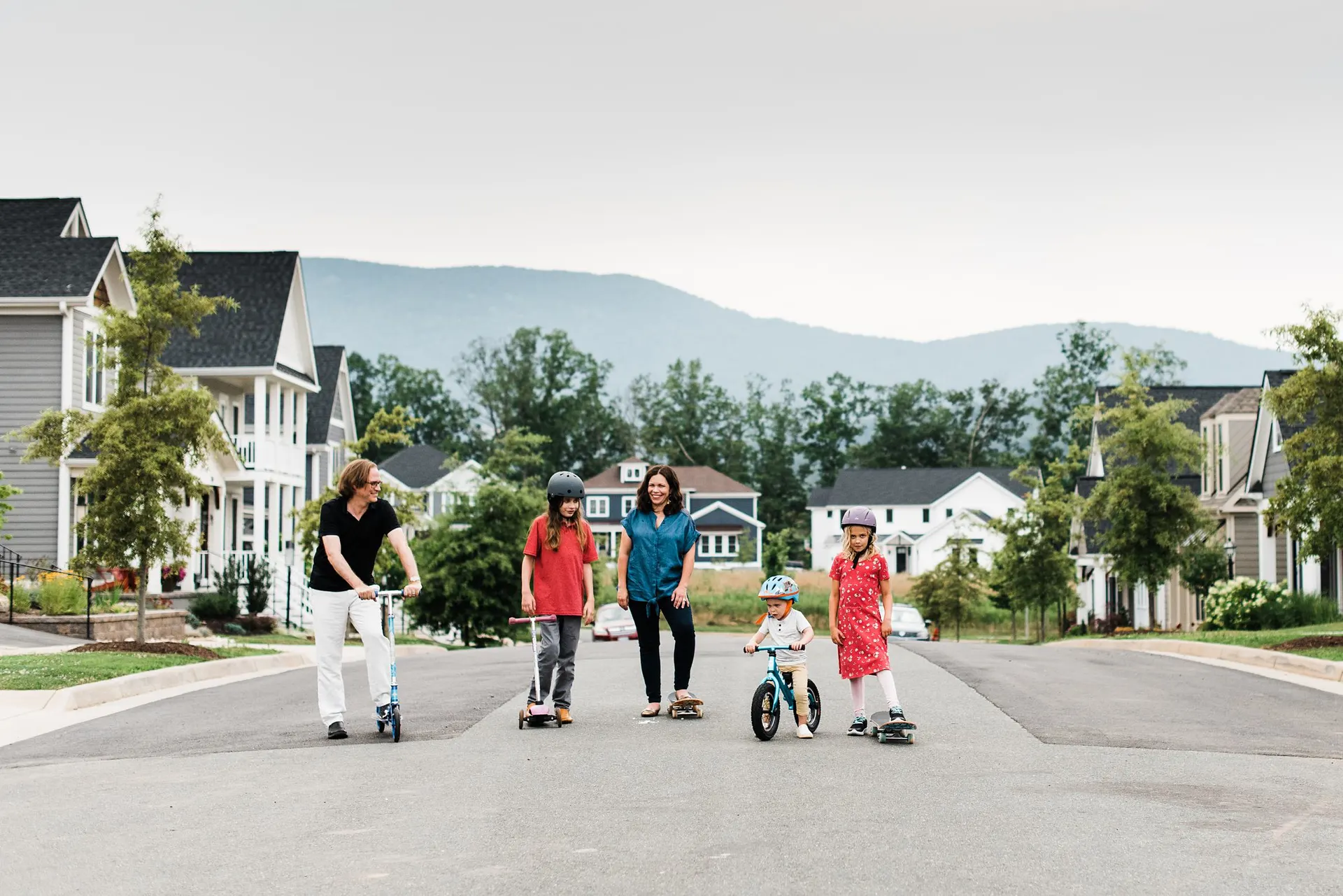Family-photos-at-home-charlottesville-photographer