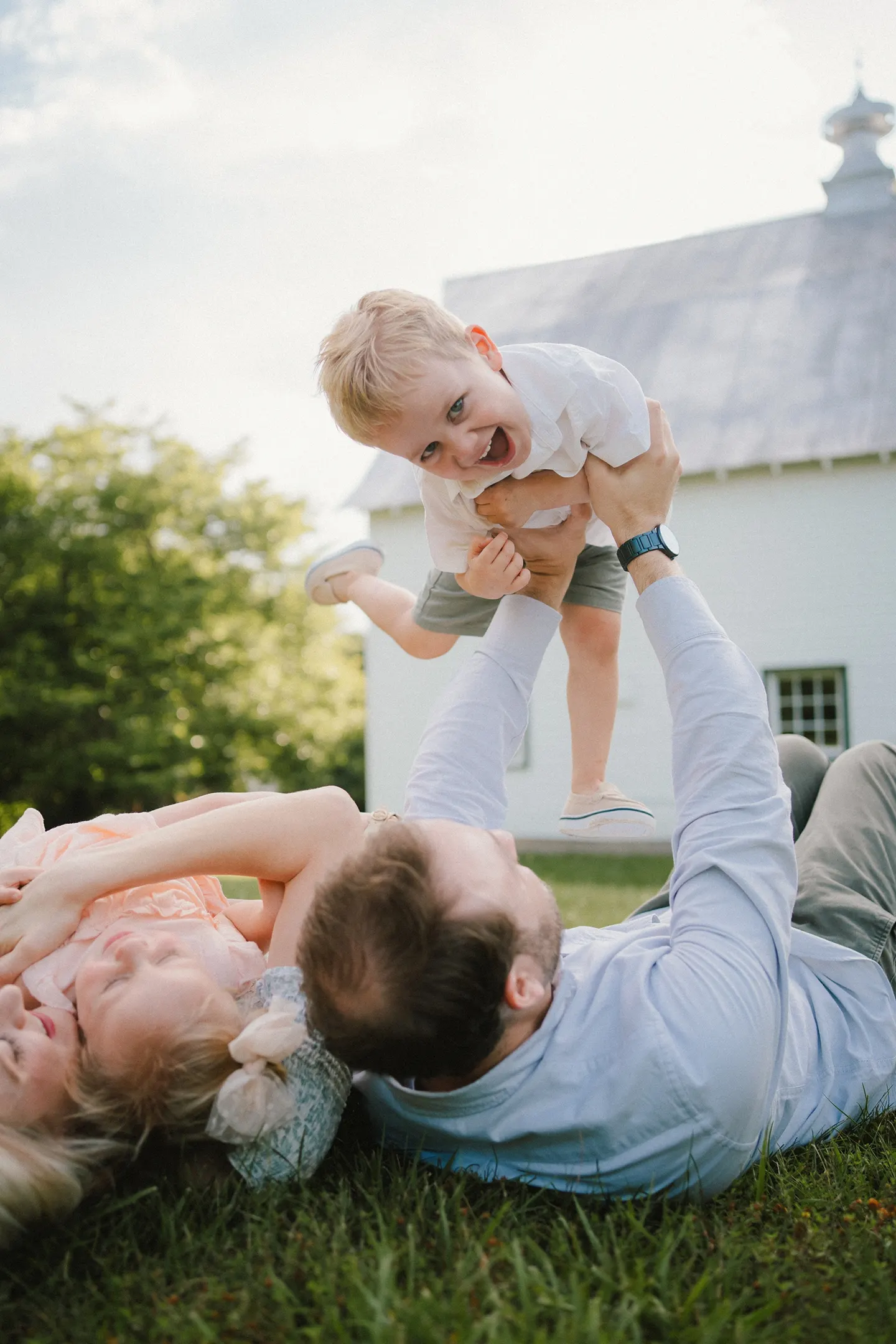 A playful outdoor family session with 3 kids in Charlottesville