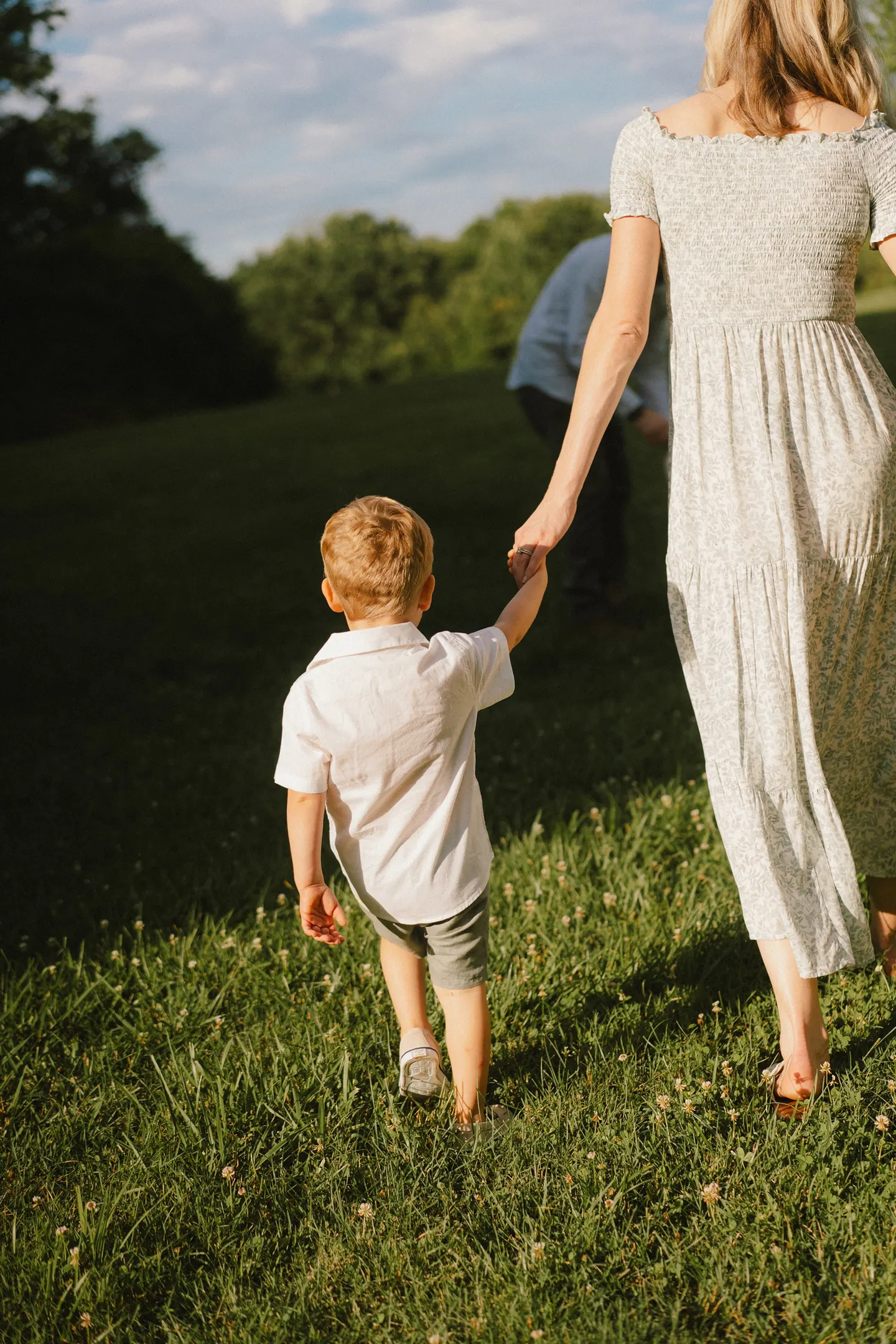A playful outdoor family session with 3 kids in Charlottesville