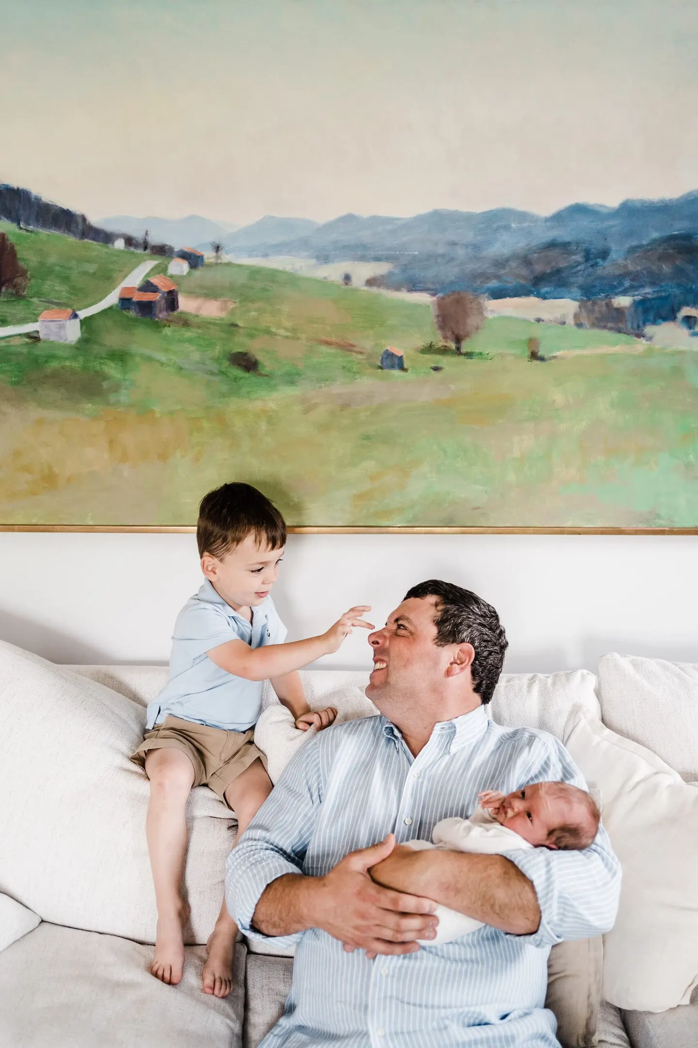 Tips for newborn photos with siblings