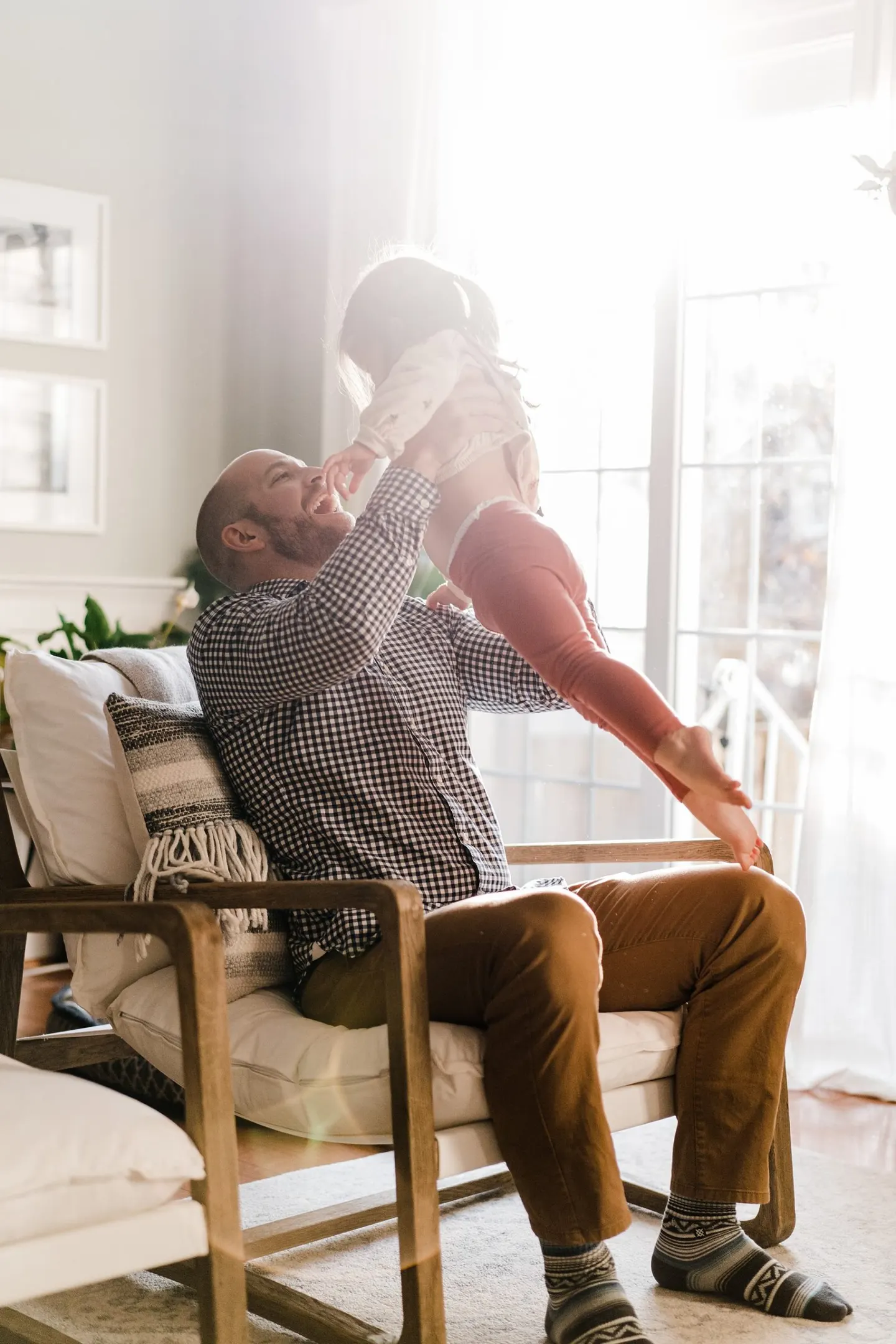 lifestyle family photos at home