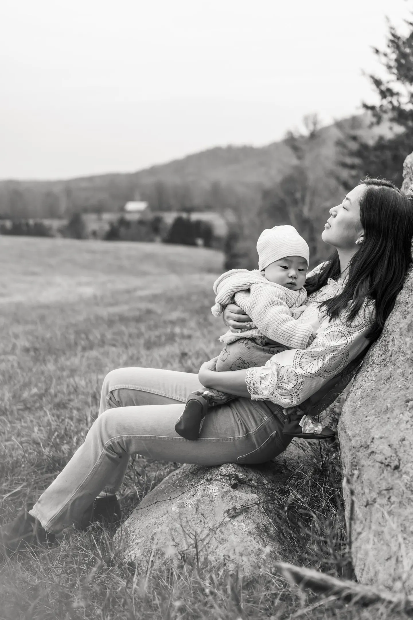 pose of mom with 6 month old baby in outdoor family photos