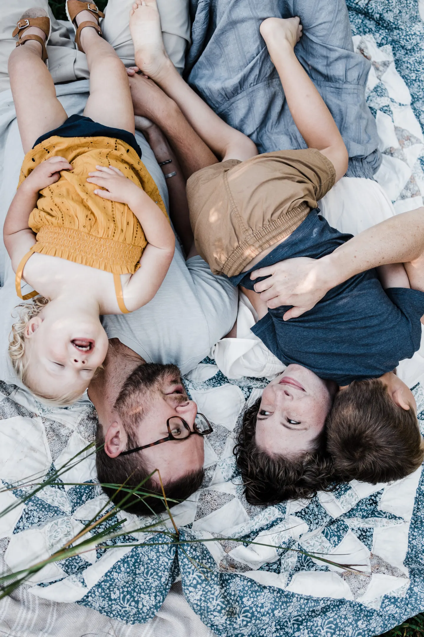 3 fun prompts for outdoor family photos