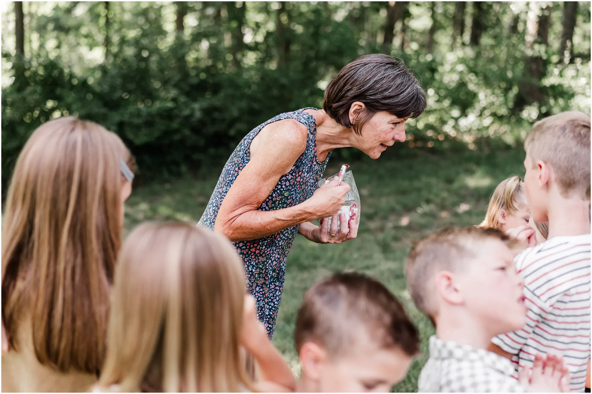 Backyard extended family photos in Charlottesville