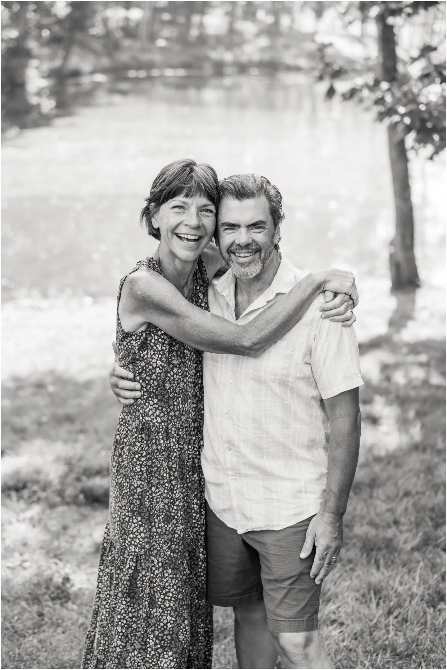 Backyard extended family photos in Charlottesville