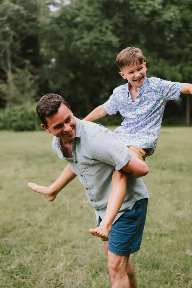 A summer day at the lake: extended family photos in Baltimore