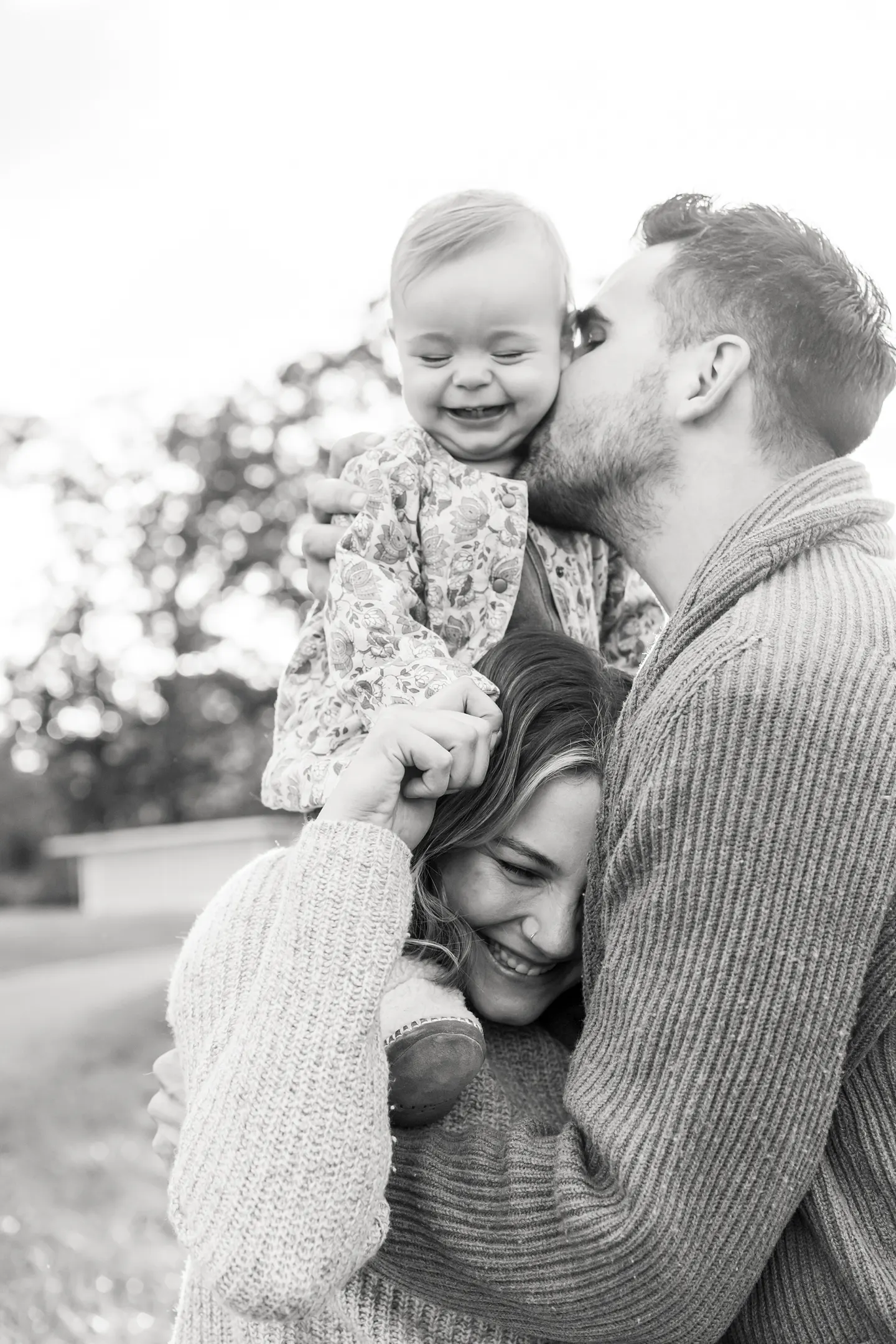 outdoor fall photos in Charlottesville with a family of 3