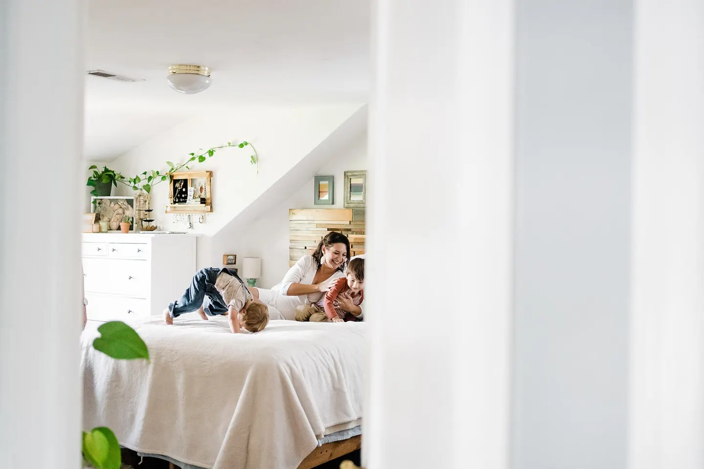 Reasons to love a summer family photos at home | The Pillar Family