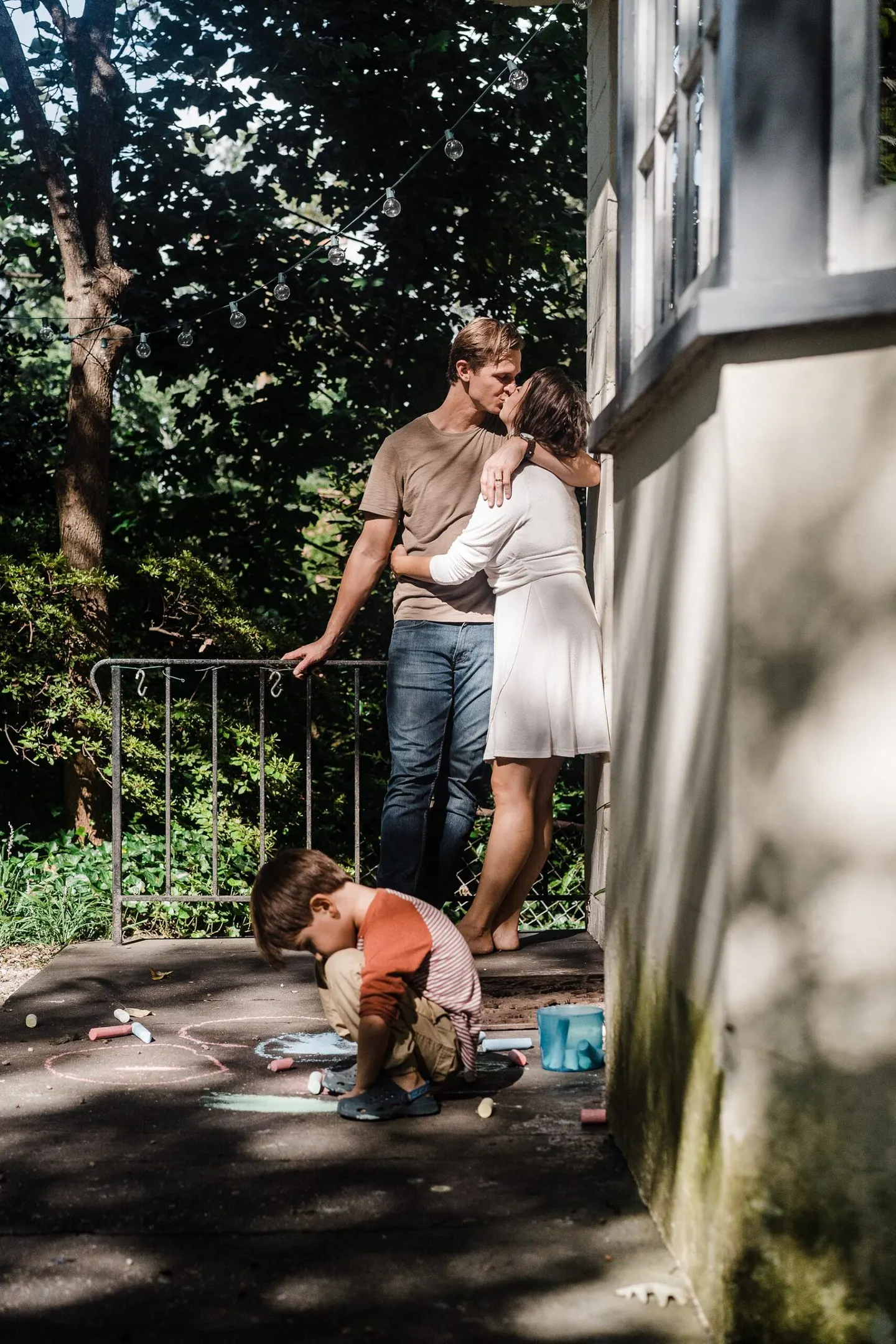 Reasons to love a summer family photos at home | The Pillar Family