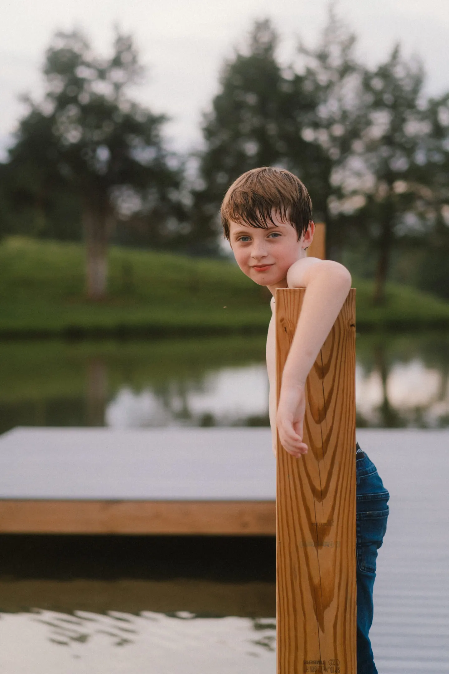 summer styling tips for kids by a lake and family photos in Charlottesville, VA