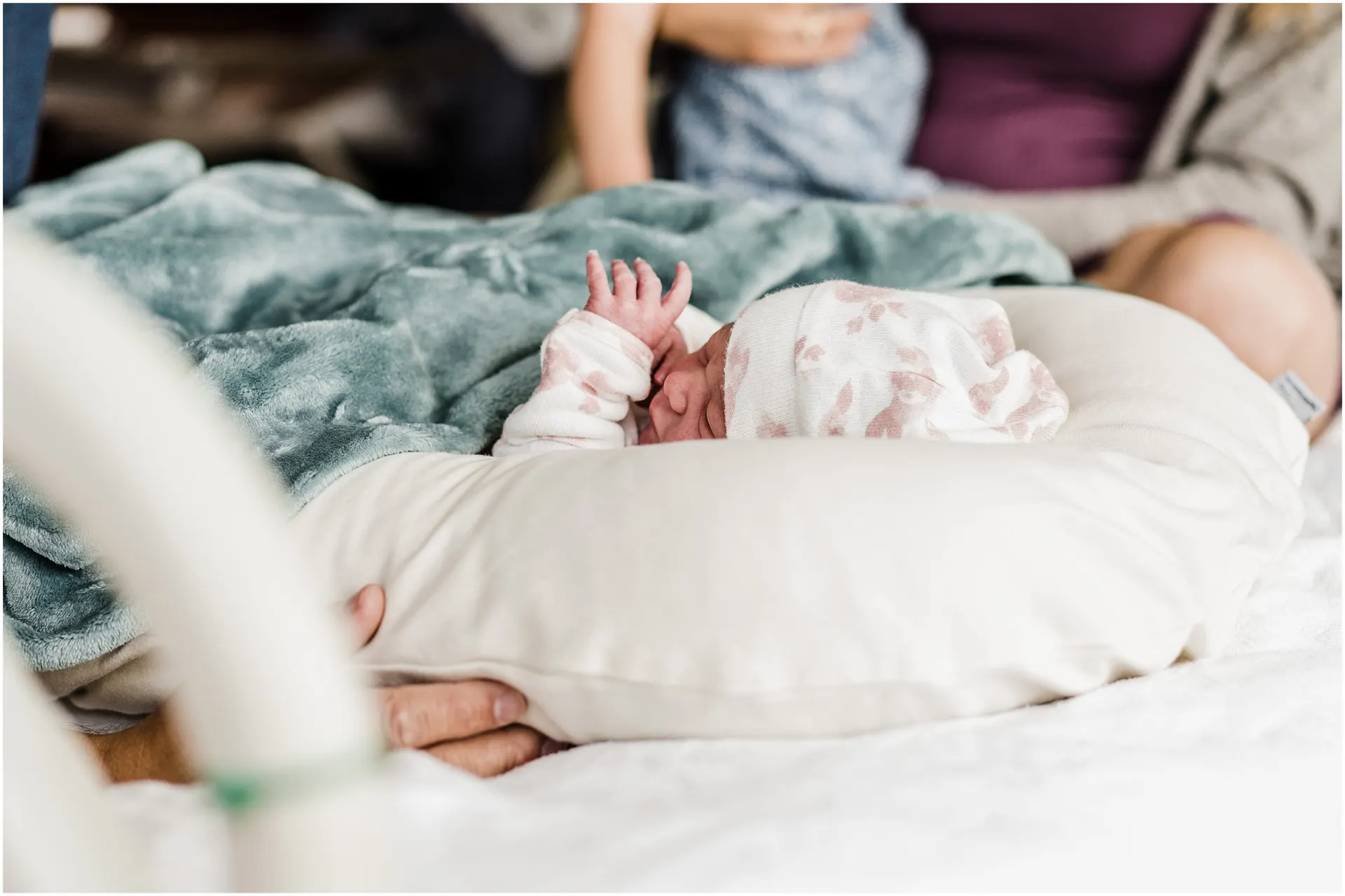 Newborn session at hospital meeting big sister