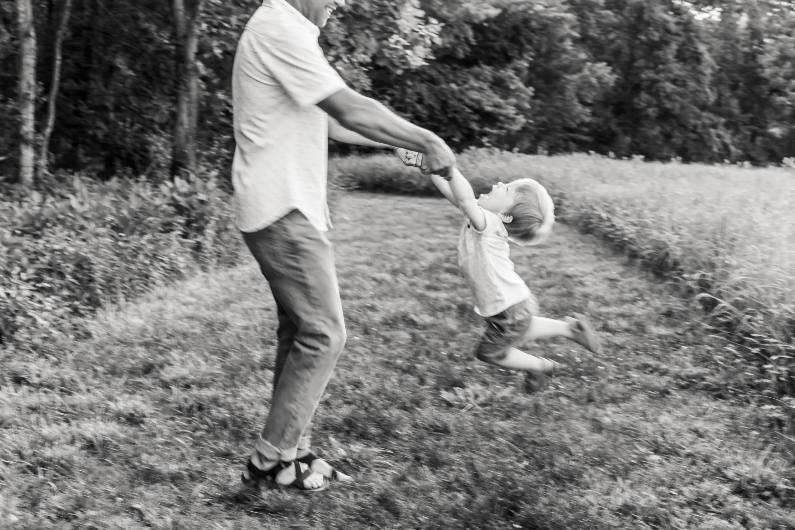 3 fun prompts for outdoor family photos