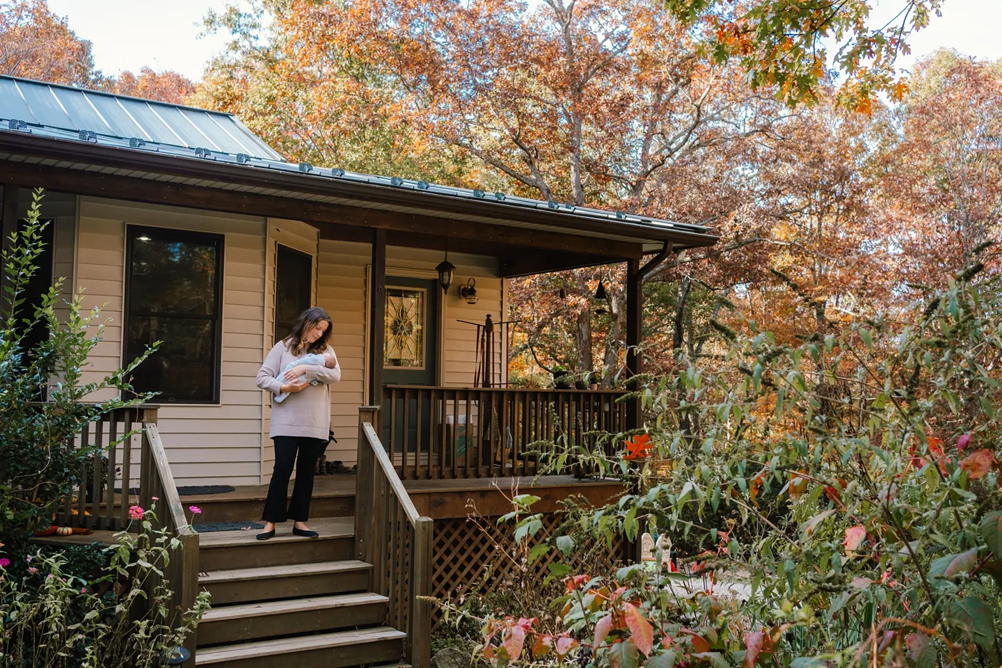 Maternity and newborn photos at home with the Barnes family
