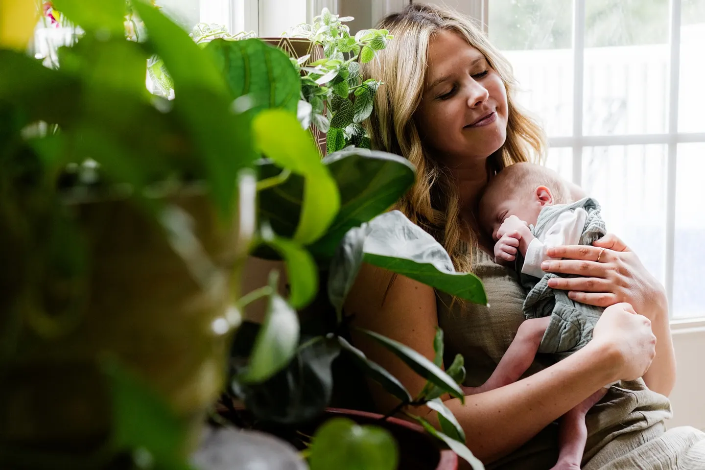 Summer newborn photos at home with baby Wilder