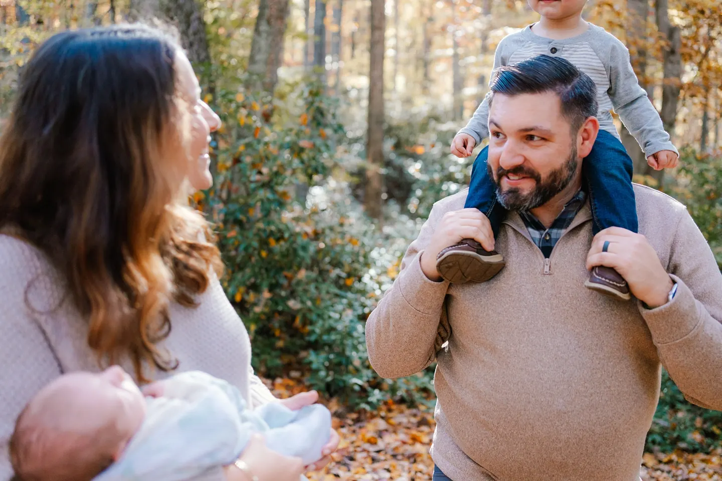 Maternity and newborn photos at home with the Barnes family