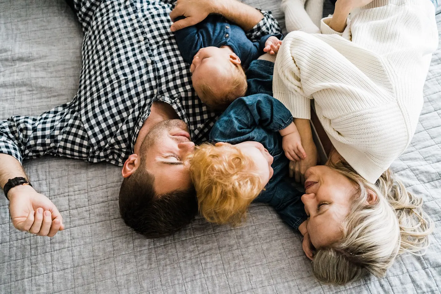 4 Tips for lifestyle newborn photos with 2 under 2