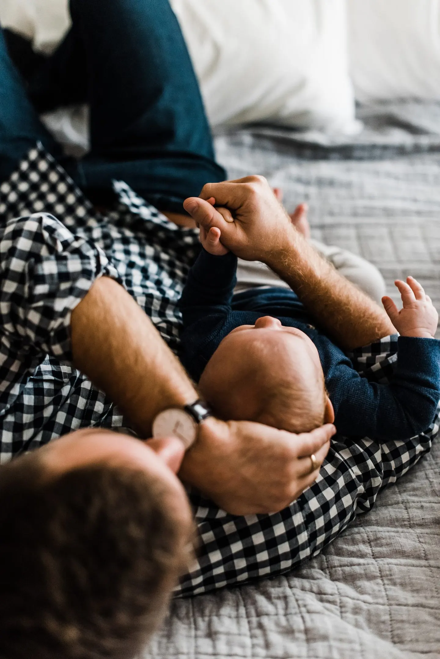 4 Tips for lifestyle newborn photos with 2 under 2