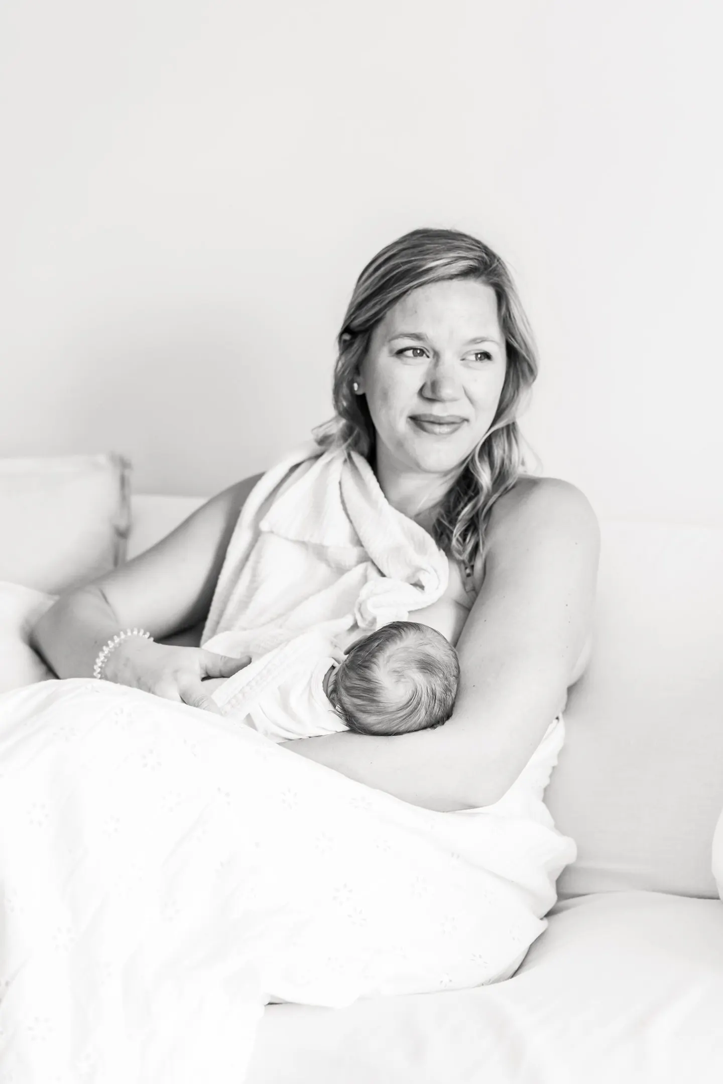 Summer lifestyle newborn photos at home | Charlottesville, VA