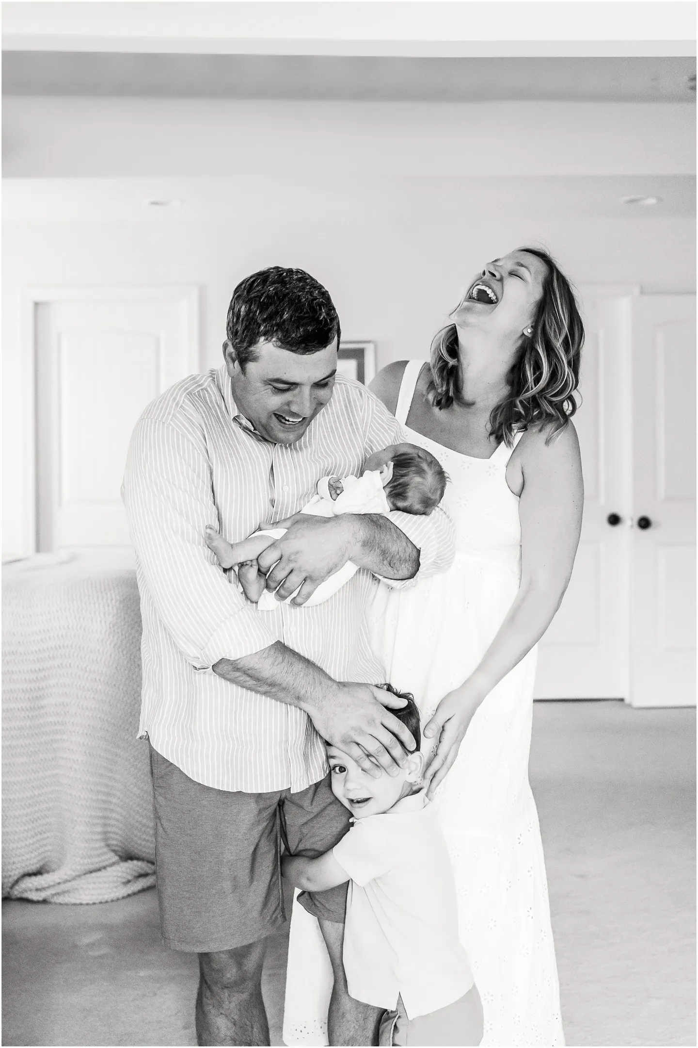 Summer lifestyle newborn photos at home | Charlottesville, VA