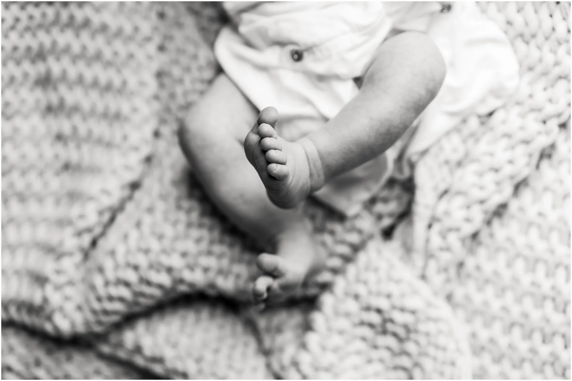 Summer lifestyle newborn photos at home | Charlottesville, VA