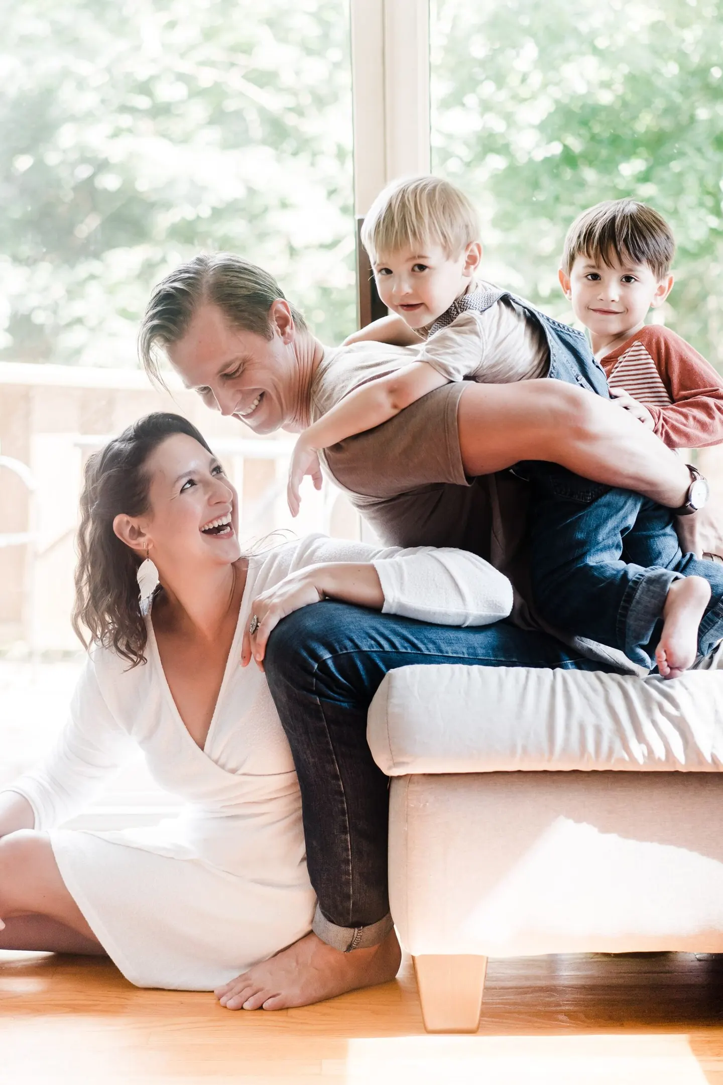 Reasons to love a summer family photos at home | The Pillar Family
